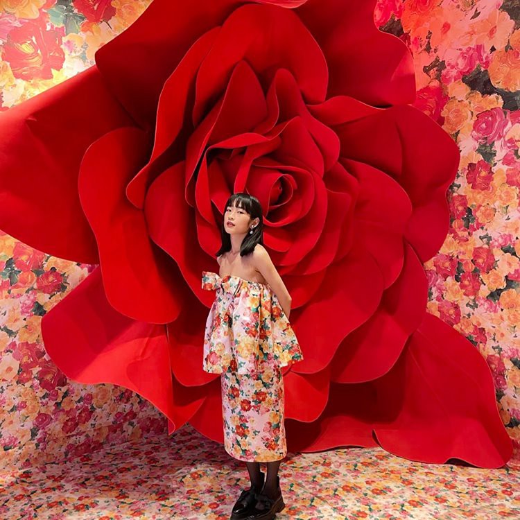 Props tal-isfond tal-ward ġgant