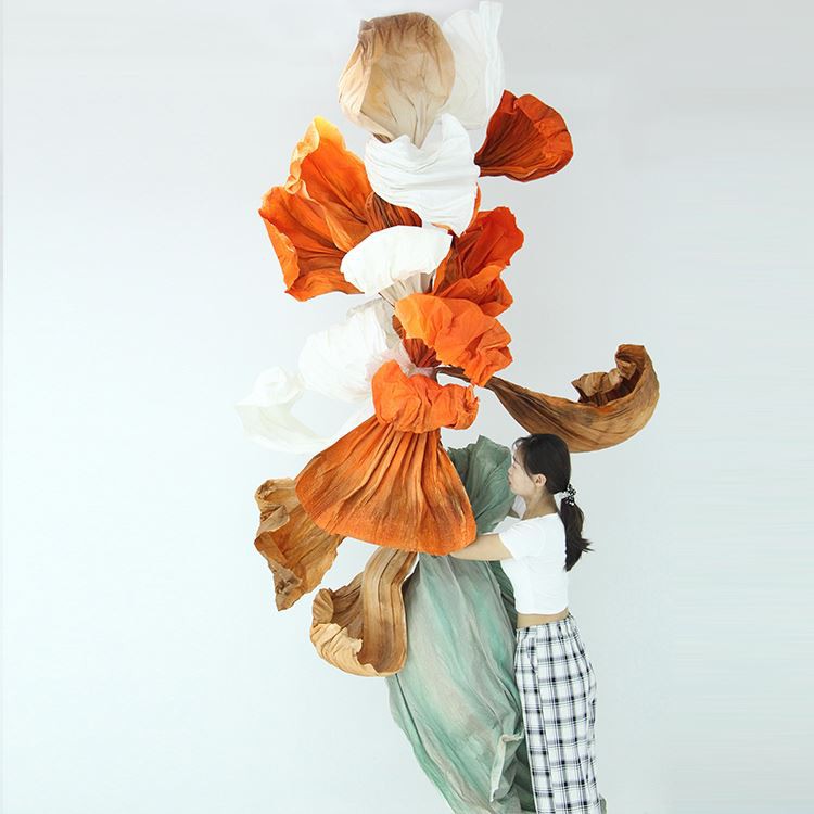 Installazzjoni tal-arti tal-karta oranġjo